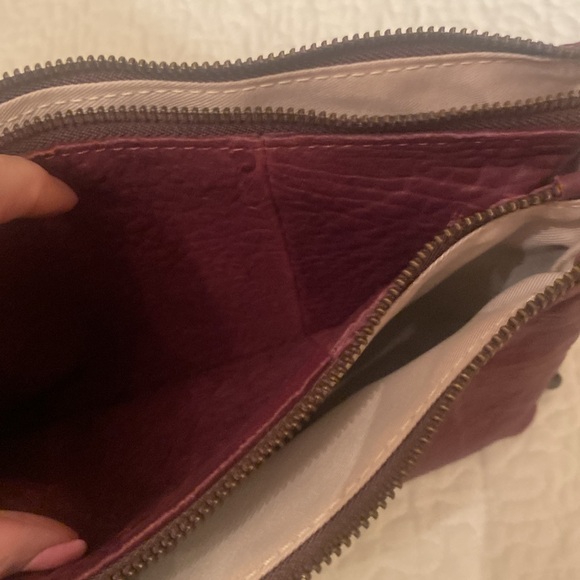 MAXON COLLECTION BURGUNDY PEBBLED LEATHER CROSSBODY WITH DETACHABLE STRAP - Picture 5 of 11